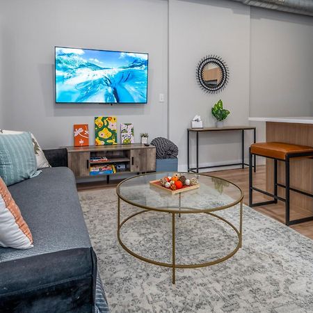 Prime Otr, 3 Lux Queen Beds, Two 55In Tvs, Steps To Tql, Findlay Market, Light Rail, Fast Wifi ซินซินแนติ ภายนอก รูปภาพ
