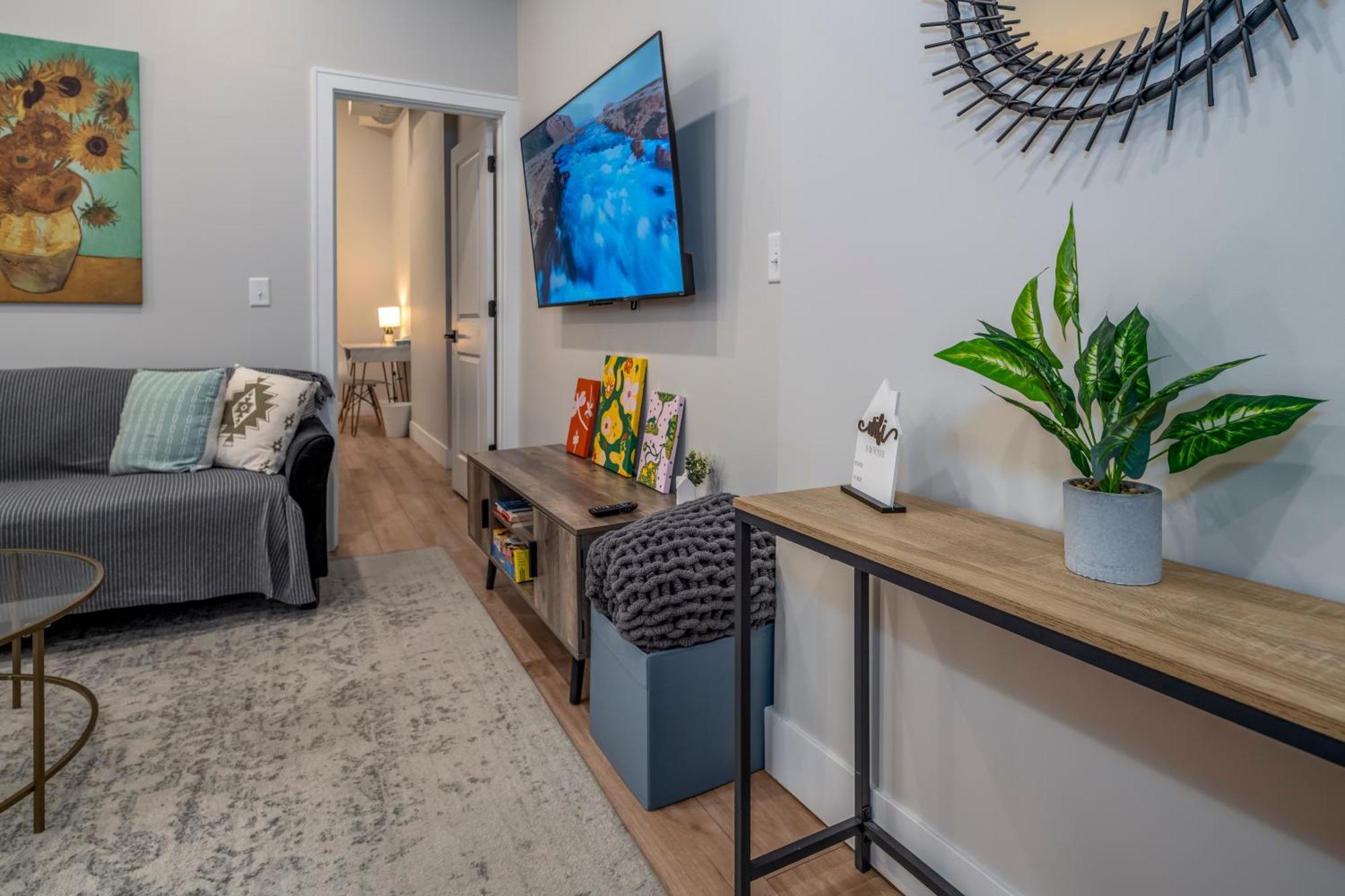 Prime Otr, 3 Lux Queen Beds, Two 55In Tvs, Steps To Tql, Findlay Market, Light Rail, Fast Wifi ซินซินแนติ ภายนอก รูปภาพ