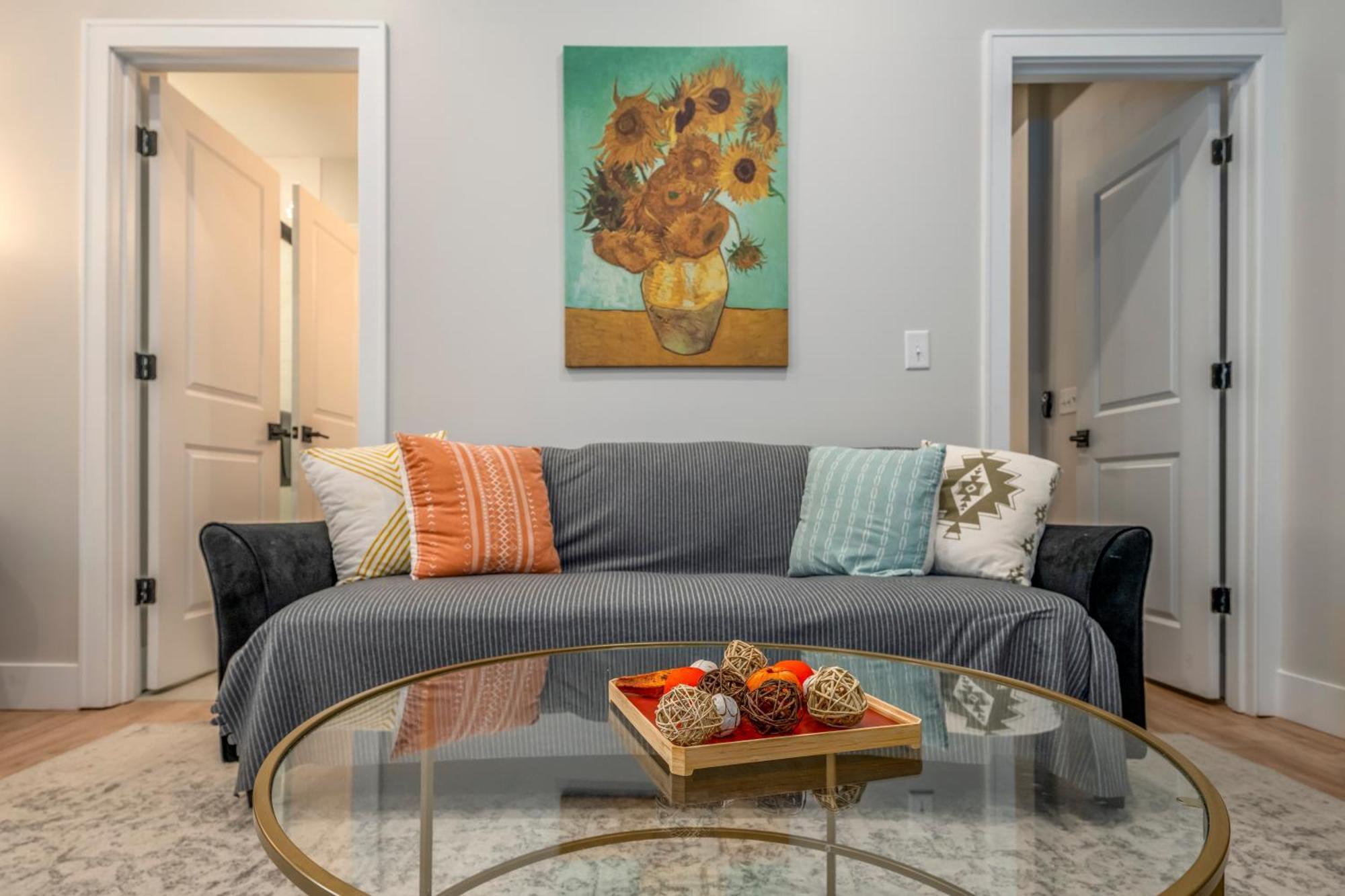Prime Otr, 3 Lux Queen Beds, Two 55In Tvs, Steps To Tql, Findlay Market, Light Rail, Fast Wifi ซินซินแนติ ภายนอก รูปภาพ