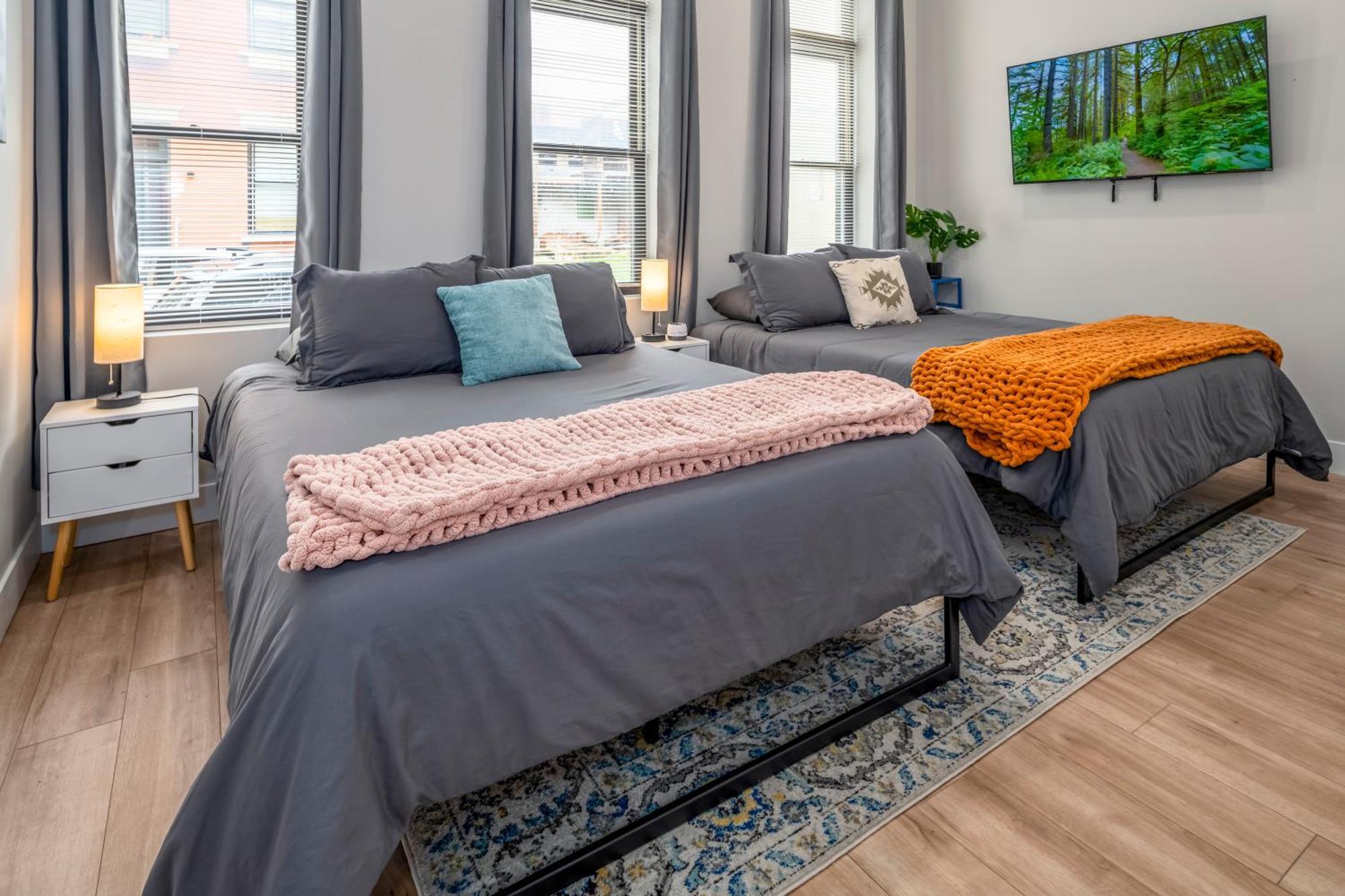 Prime Otr, 3 Lux Queen Beds, Two 55In Tvs, Steps To Tql, Findlay Market, Light Rail, Fast Wifi ซินซินแนติ ภายนอก รูปภาพ