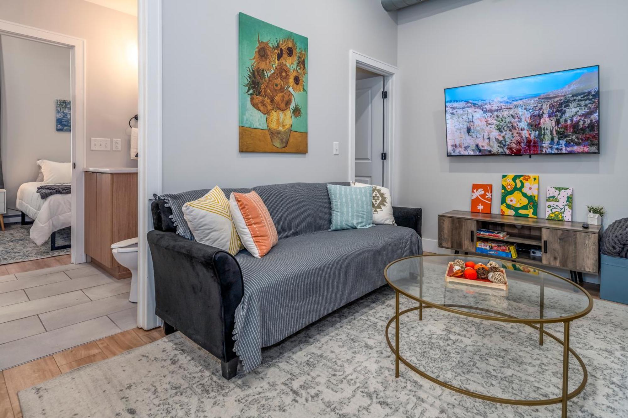 Prime Otr, 3 Lux Queen Beds, Two 55In Tvs, Steps To Tql, Findlay Market, Light Rail, Fast Wifi ซินซินแนติ ภายนอก รูปภาพ
