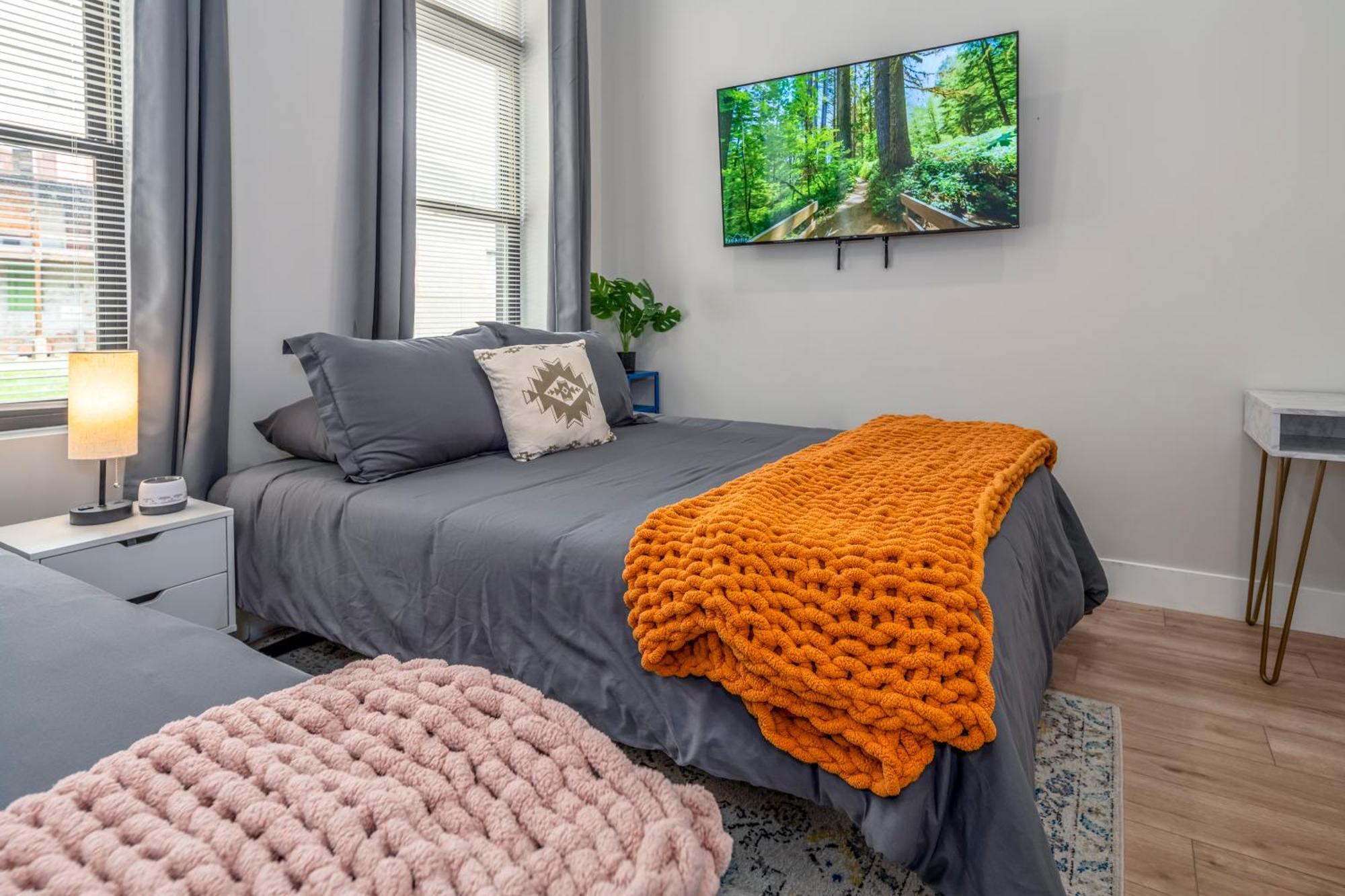 Prime Otr, 3 Lux Queen Beds, Two 55In Tvs, Steps To Tql, Findlay Market, Light Rail, Fast Wifi ซินซินแนติ ภายนอก รูปภาพ