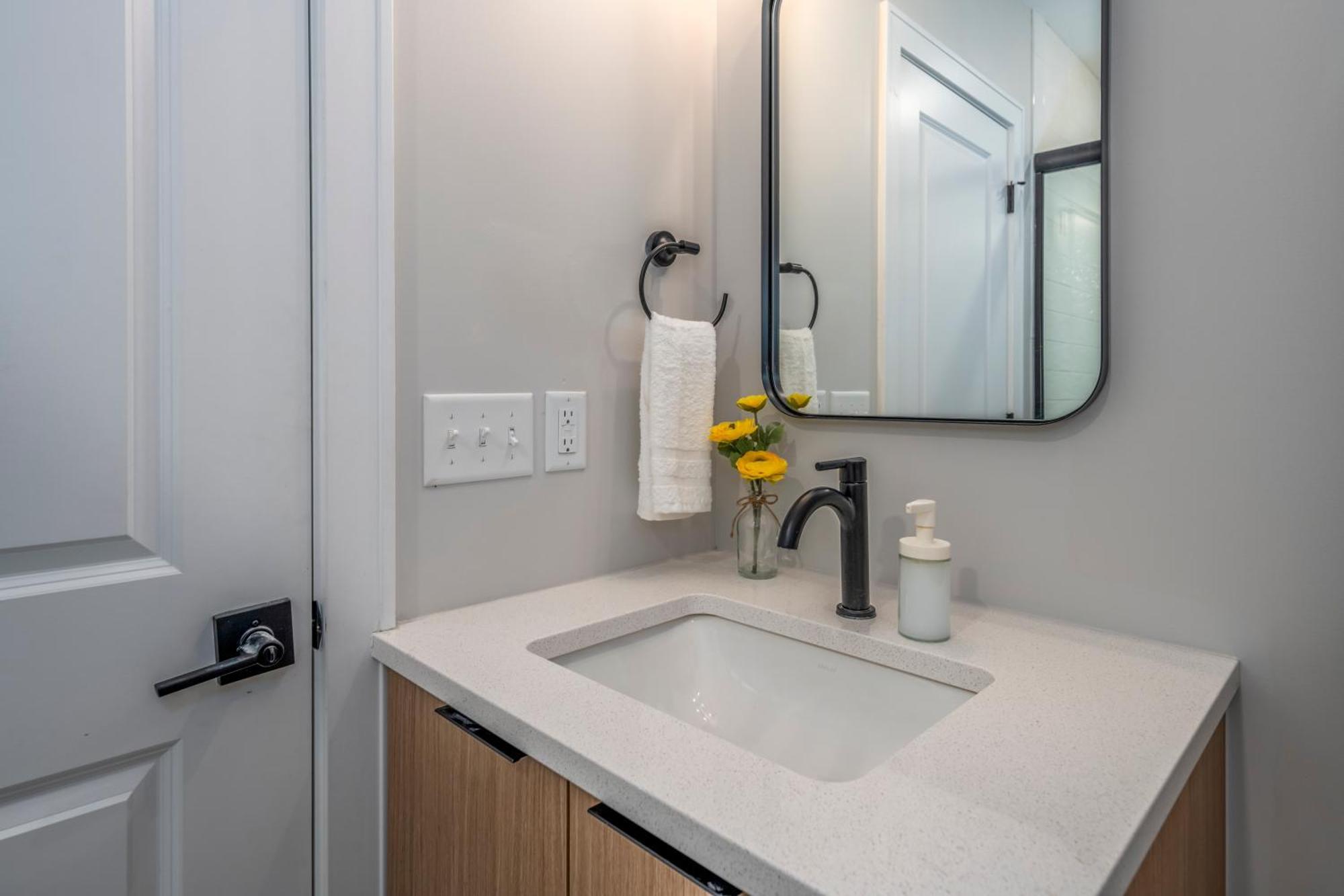 Prime Otr, 3 Lux Queen Beds, Two 55In Tvs, Steps To Tql, Findlay Market, Light Rail, Fast Wifi ซินซินแนติ ภายนอก รูปภาพ