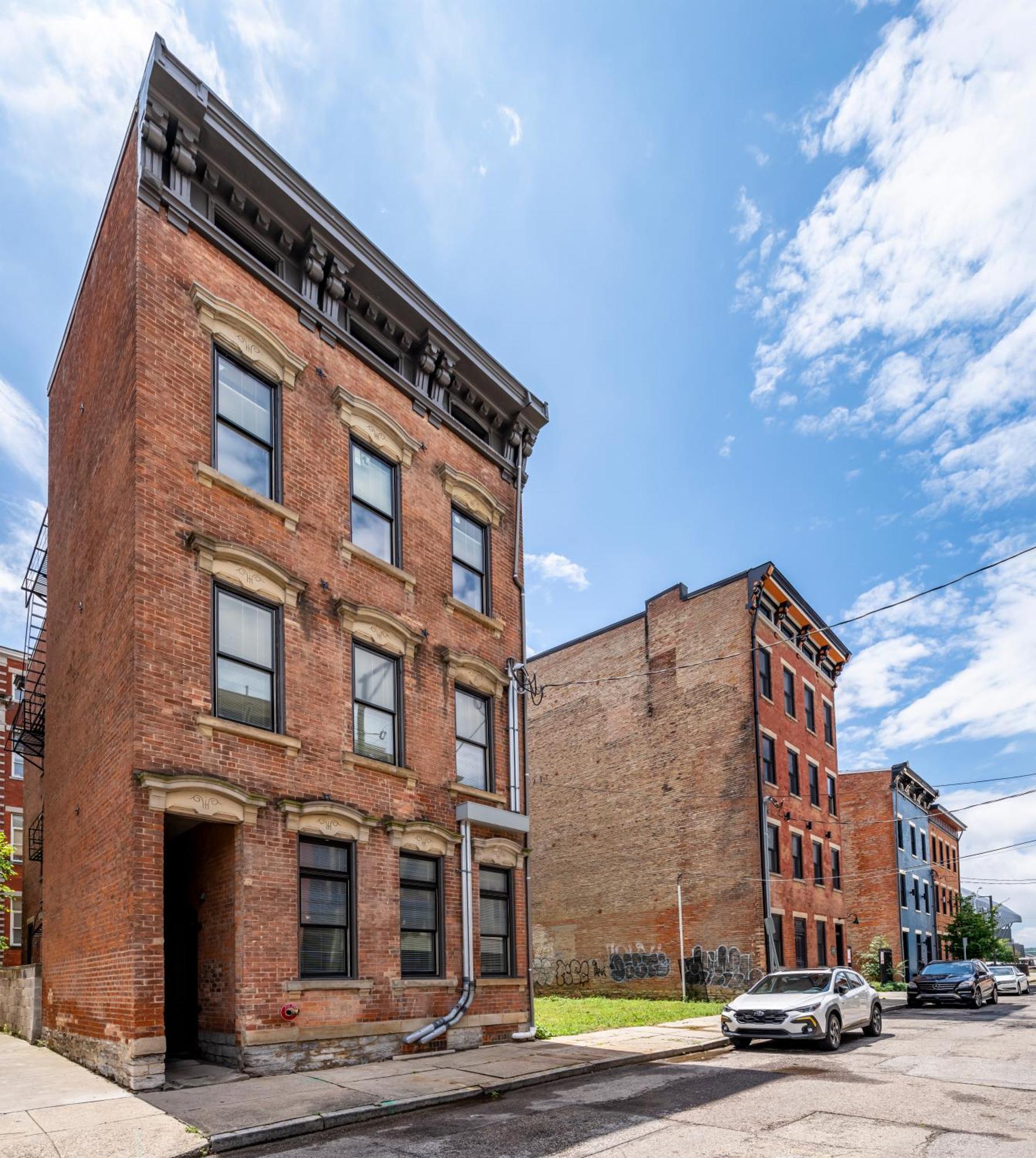 Prime Otr, 3 Lux Queen Beds, Two 55In Tvs, Steps To Tql, Findlay Market, Light Rail, Fast Wifi ซินซินแนติ ภายนอก รูปภาพ